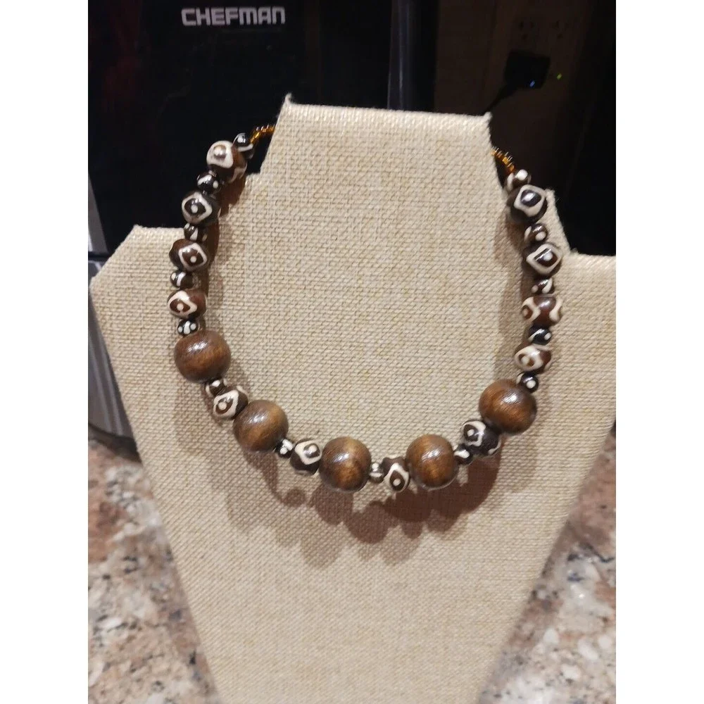 Women's Ethnic Chunky 15in. Wood Beaded Collar Necklace.